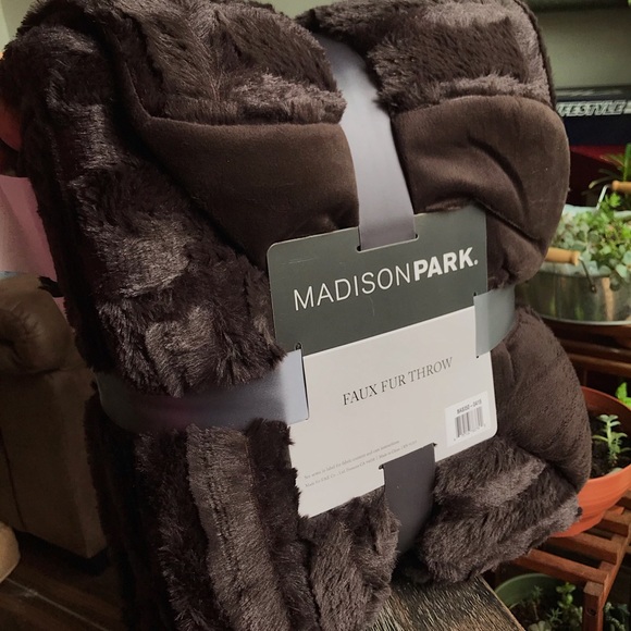 1 left!50x60 plush throw faux fur down alternative - Picture 6 of 8